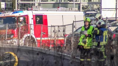 Asperg: LPG-Autogas tritt aus Zapfsaeule aus - Tankstellenbetrieb muss eingestellt werden - Feuerwehr im Grosseinsatz